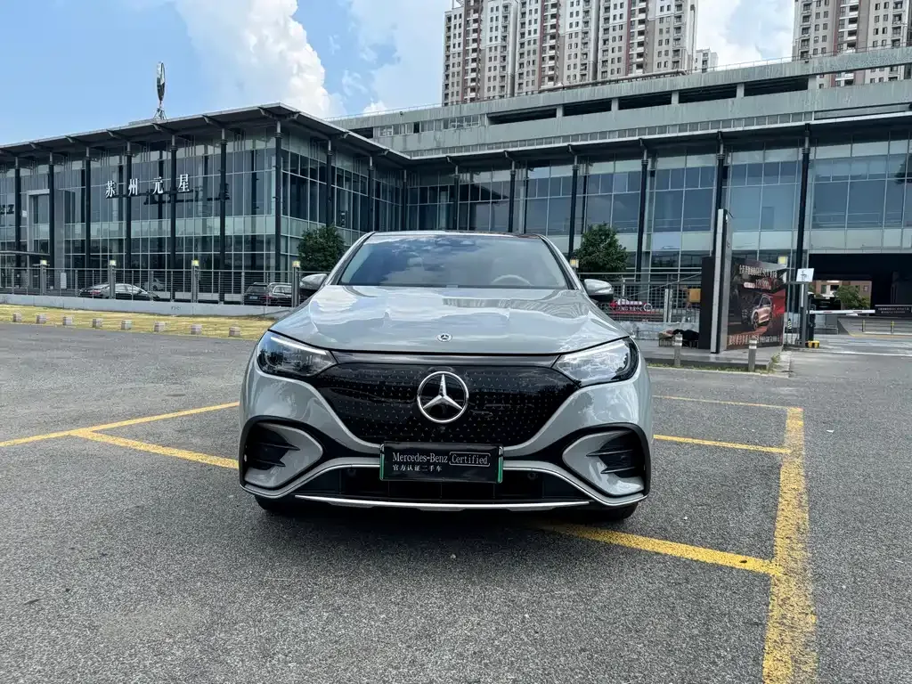 Mercedes-Benz EQE SUV — фото 7