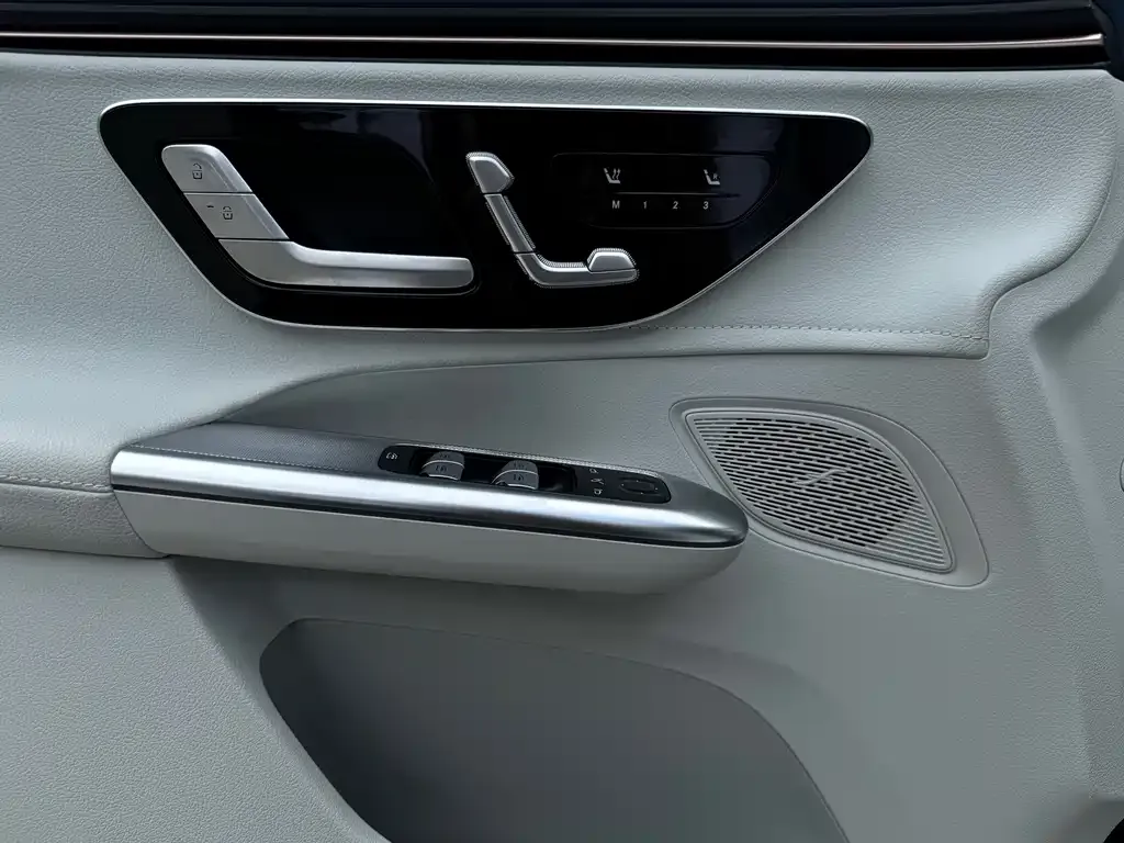 Mercedes-Benz EQE SUV — фото 2