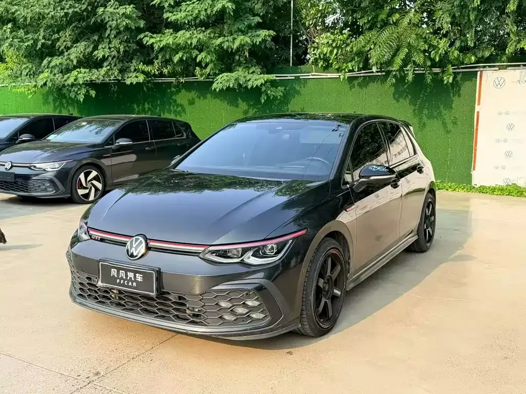 Volkswagen Golf GTI — фото 1