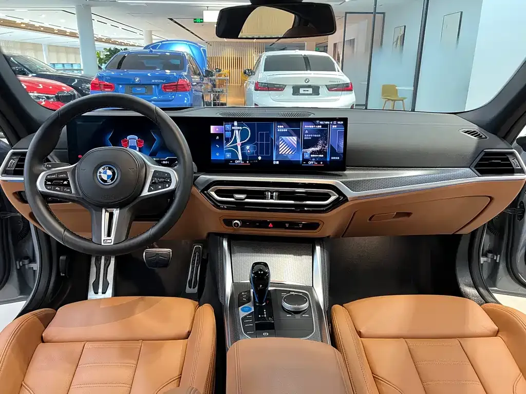 BMW i4 — фото 10