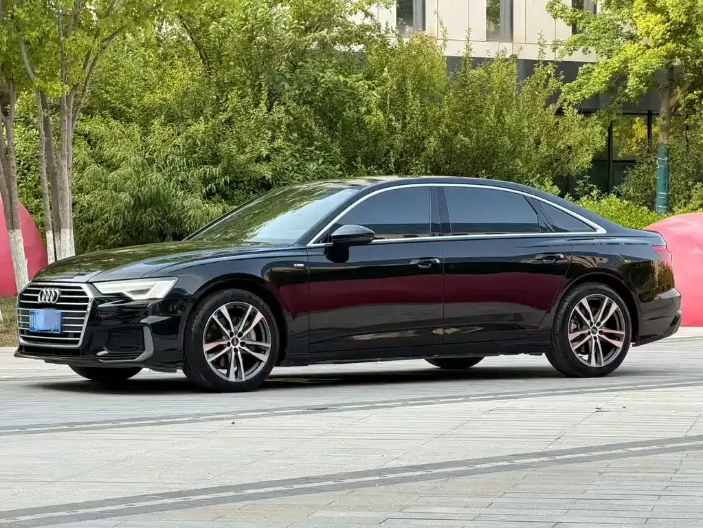 Audi A6L — фото 1