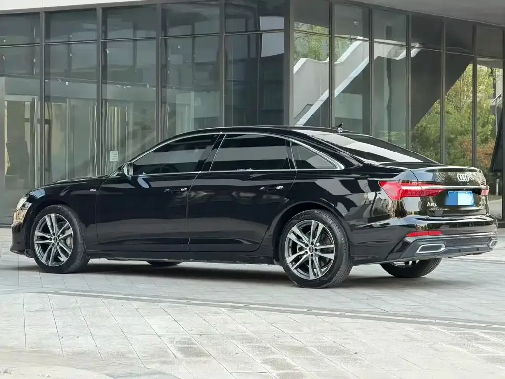 Audi A6L — фото 8