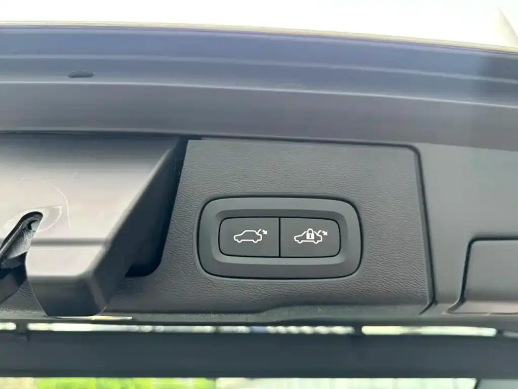 Volvo XC60 — фото 2