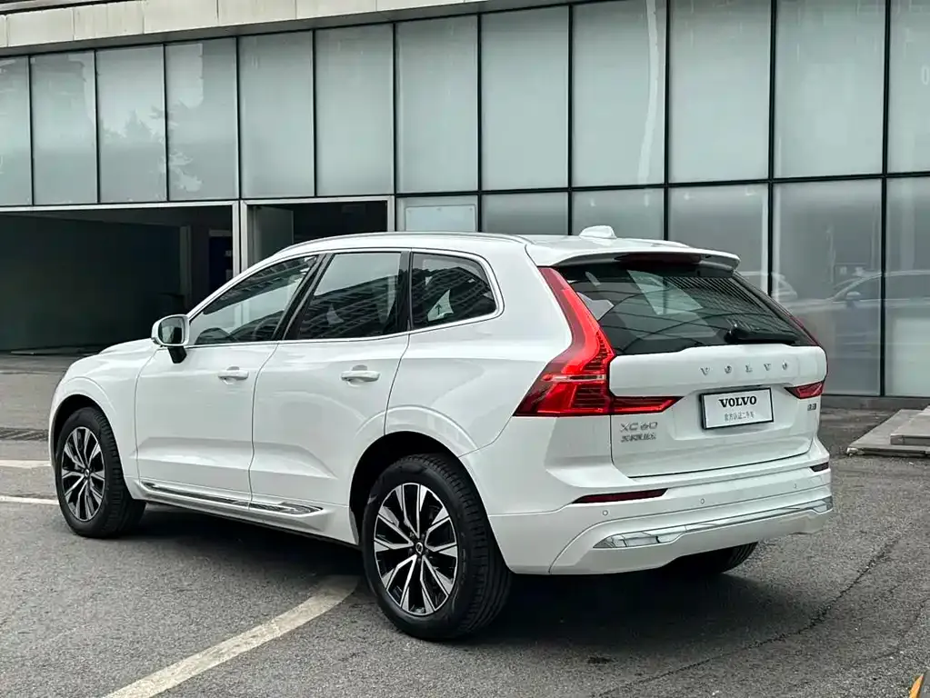 Volvo XC60 — фото 5