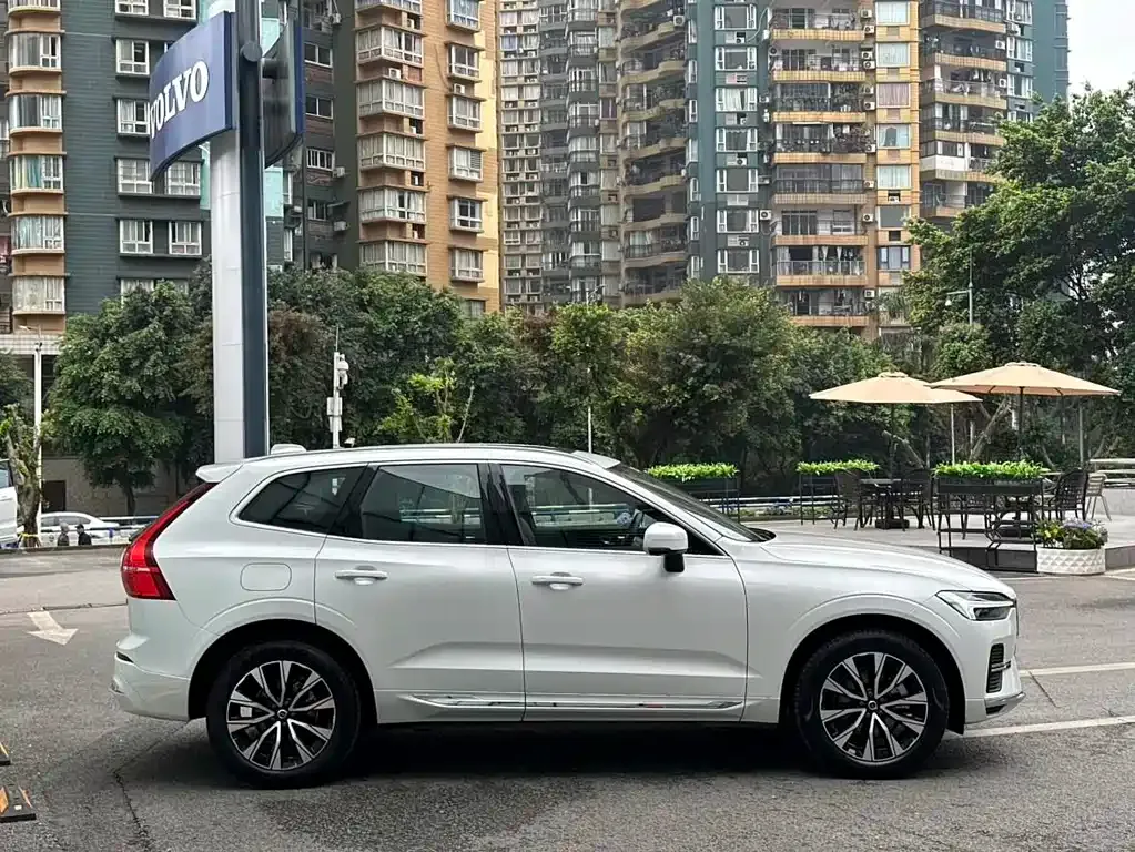 Volvo XC60 — фото 10