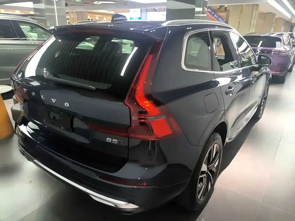 Volvo XC60 — фото 8