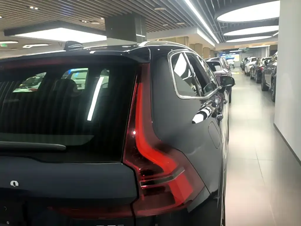 Volvo XC60 — фото 4