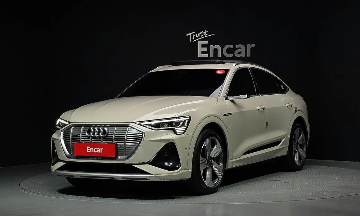 Audi e-tron — фото 1
