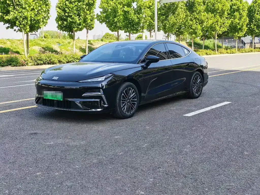 Geely Galaxy Xingyao 8