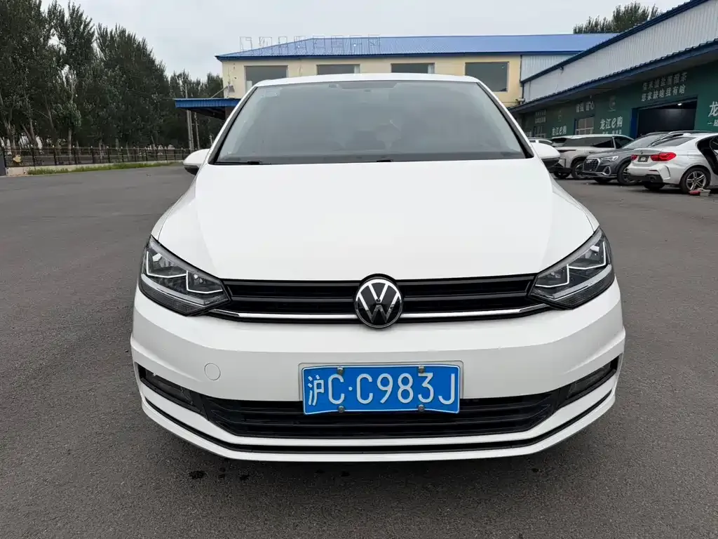 Volkswagen Touran — фото 1