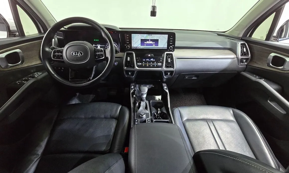 Kia Sorento — фото 8
