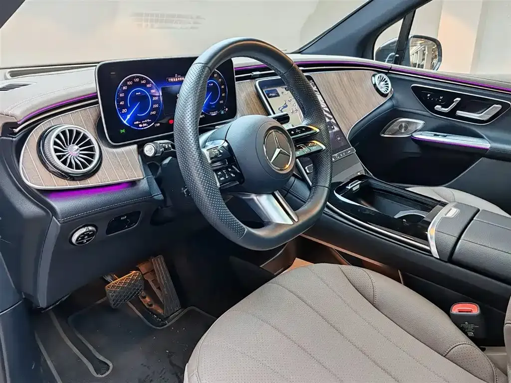 Mercedes-Benz EQE SUV — фото 10