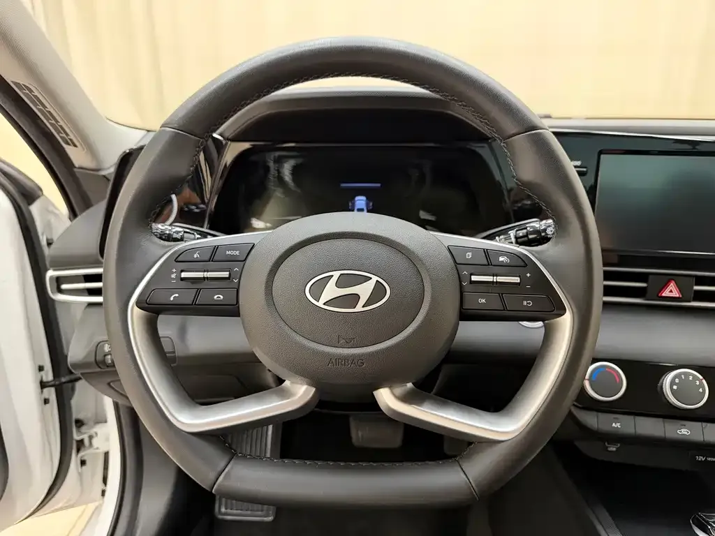 Hyundai Elantra — фото 7
