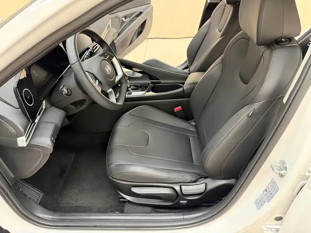 Hyundai Elantra — фото 8