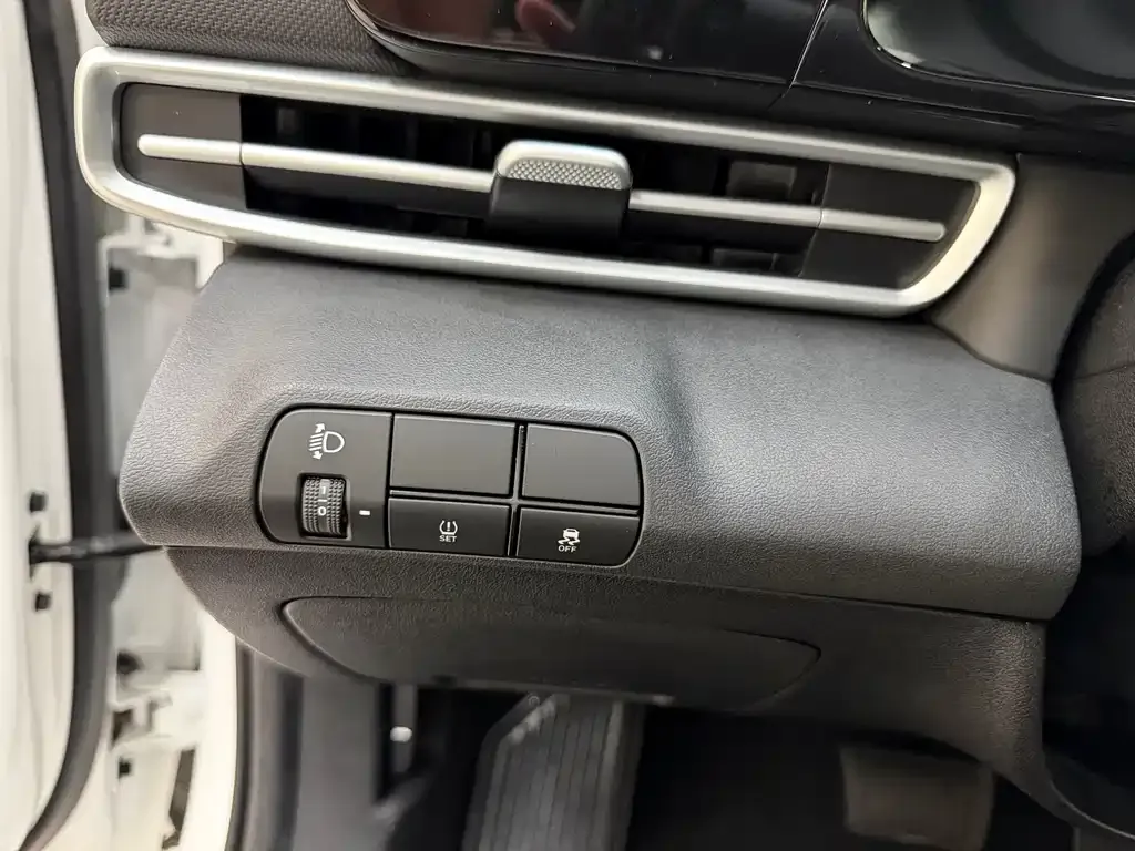 Hyundai Elantra — фото 9
