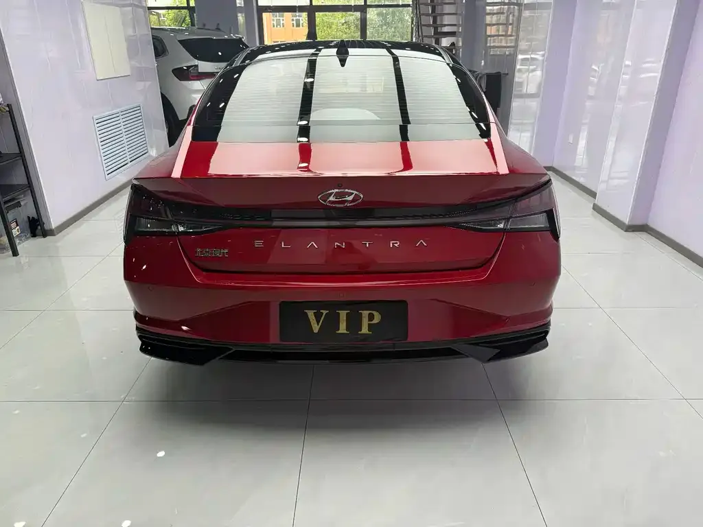 Hyundai Elantra — фото 2