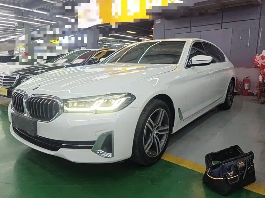 BMW 5 Series — фото 1