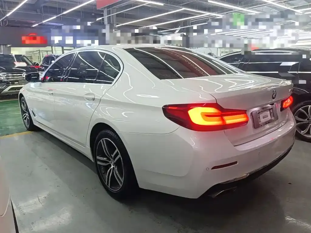 BMW 5 Series — фото 4
