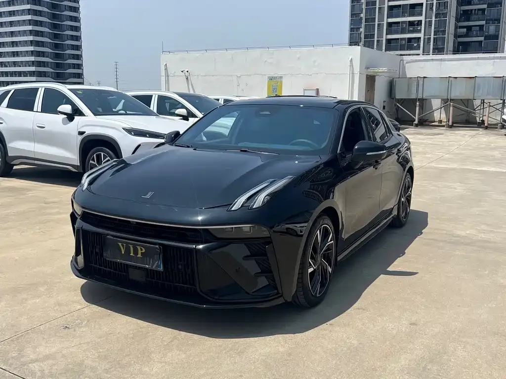 Lynk & Co 03