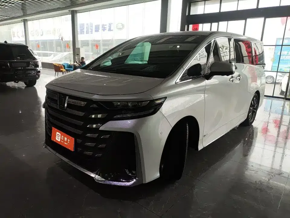 Toyota Vellfire — фото 1