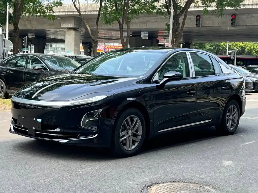 Hongqi E-QM5 — фото 1