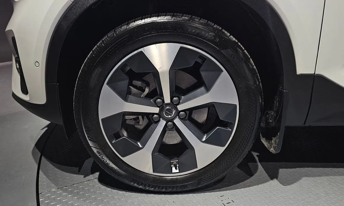 Volvo XC40 2025 из KR, фото 10
