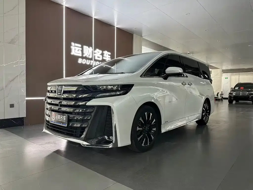 Toyota Vellfire — фото 1