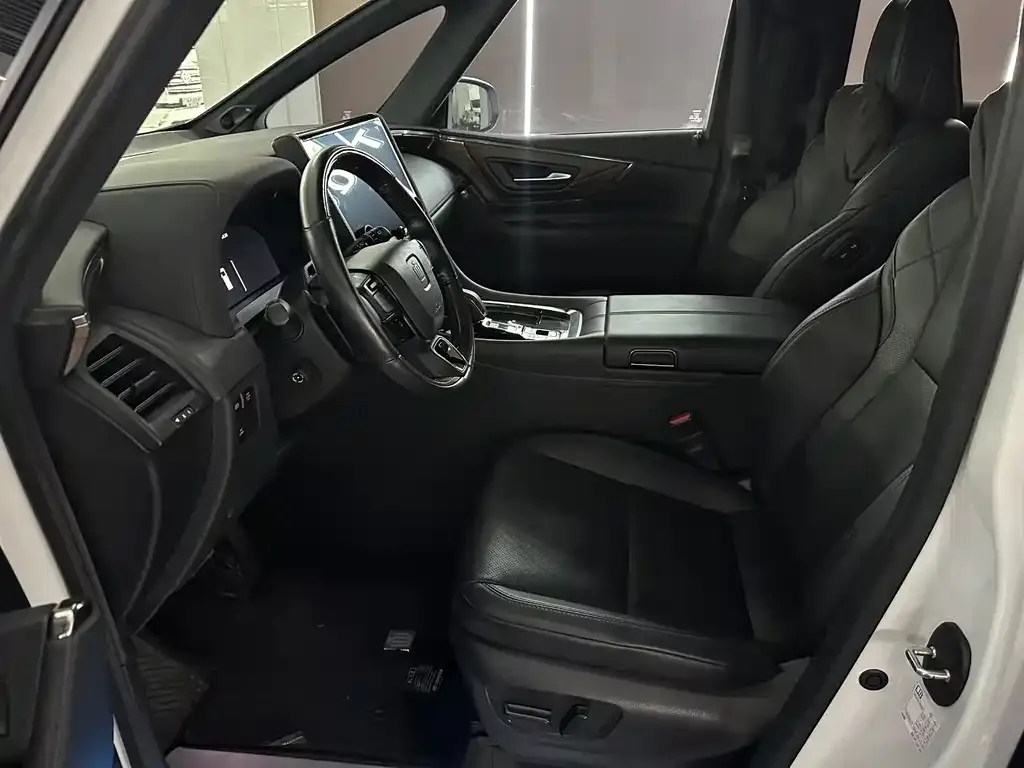 Toyota Vellfire — фото 4