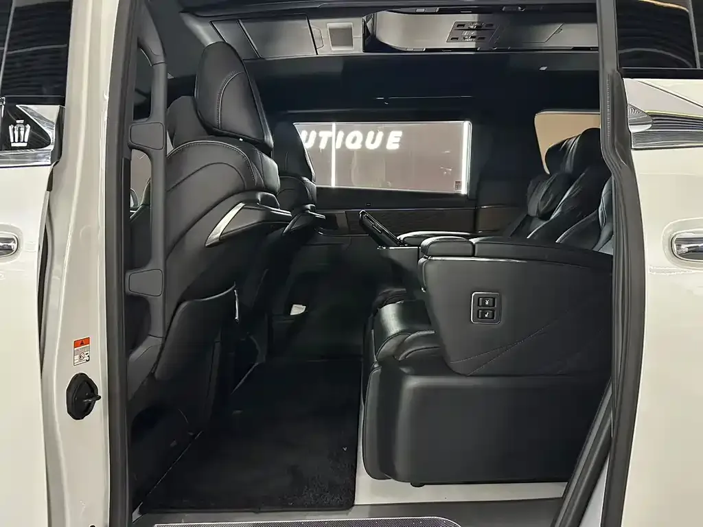 Toyota Vellfire — фото 2