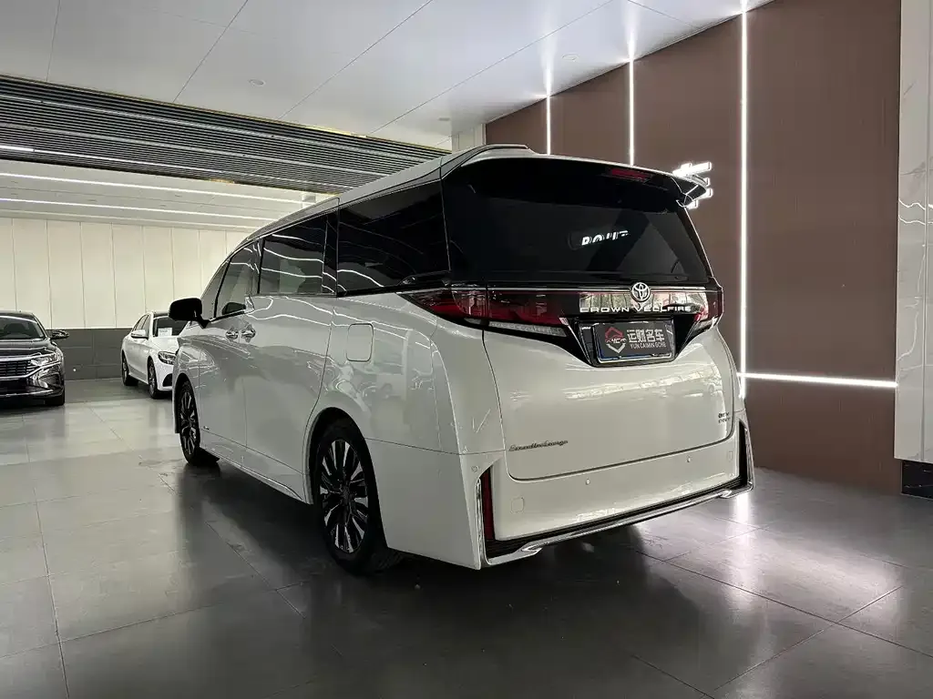 Toyota Vellfire — фото 6