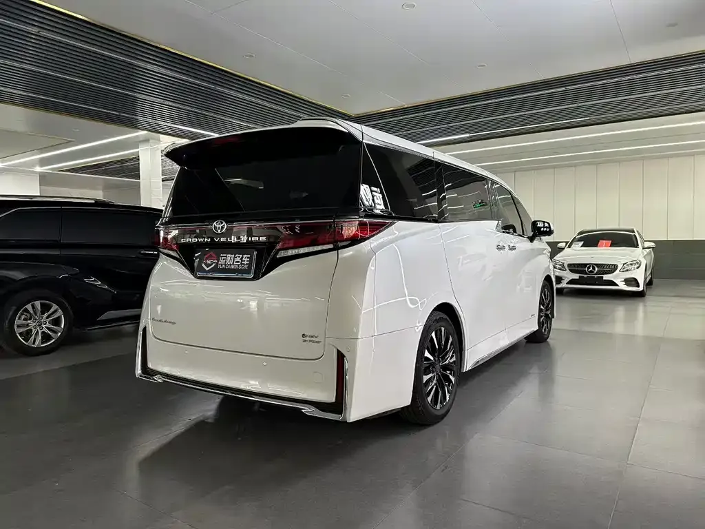 Toyota Vellfire — фото 9