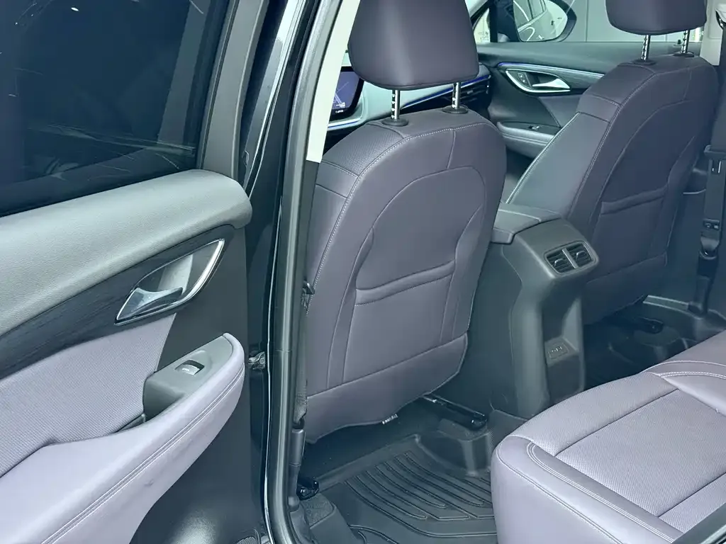 Buick Envision Plus — фото 4