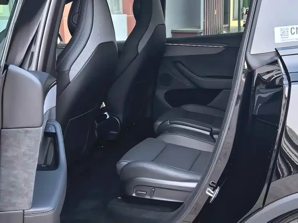 Tesla Model Y L — фото 4