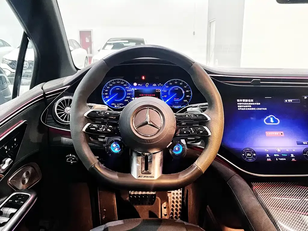 Mercedes-Benz EQE AMG — фото 9