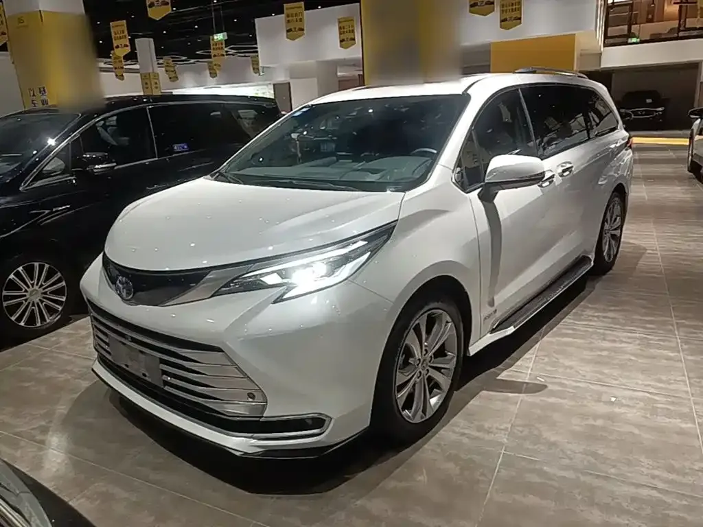 Toyota Sienna — фото 1
