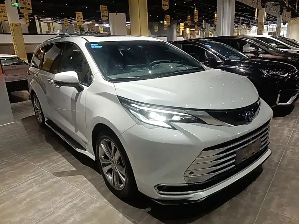 Toyota Sienna — фото 10