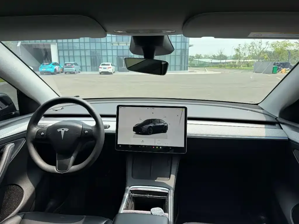 Tesla Model Y — фото 3