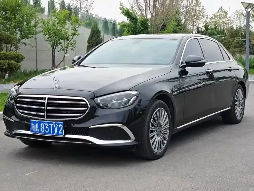Mercedes-Benz E-Class — фото 1