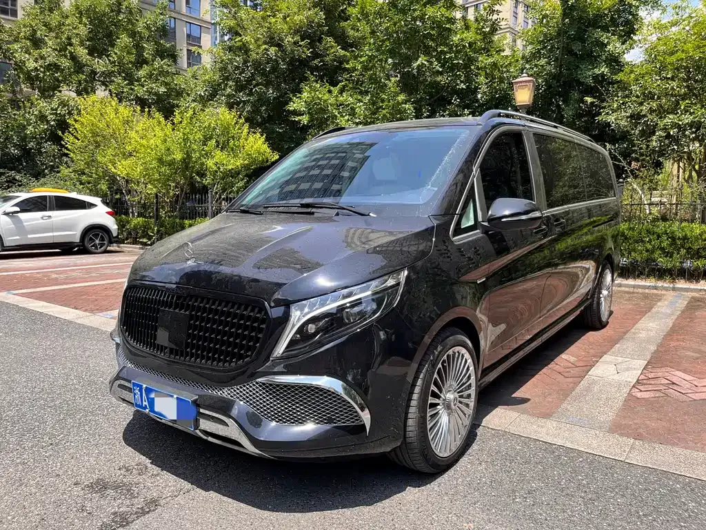 Mercedes-Benz V-Class — фото 1