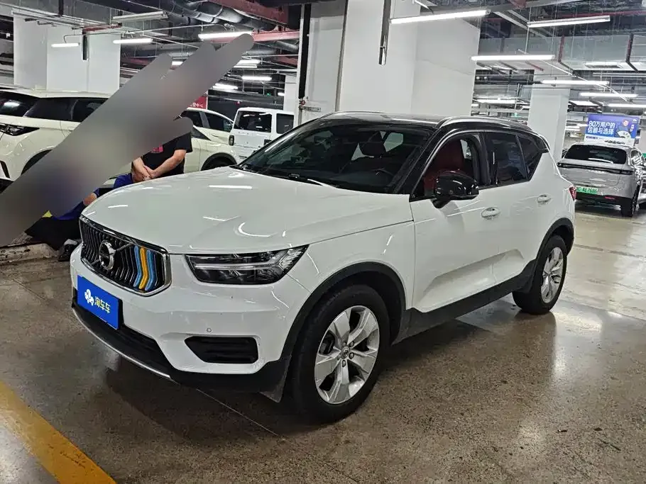 Volvo XC40 — фото 1