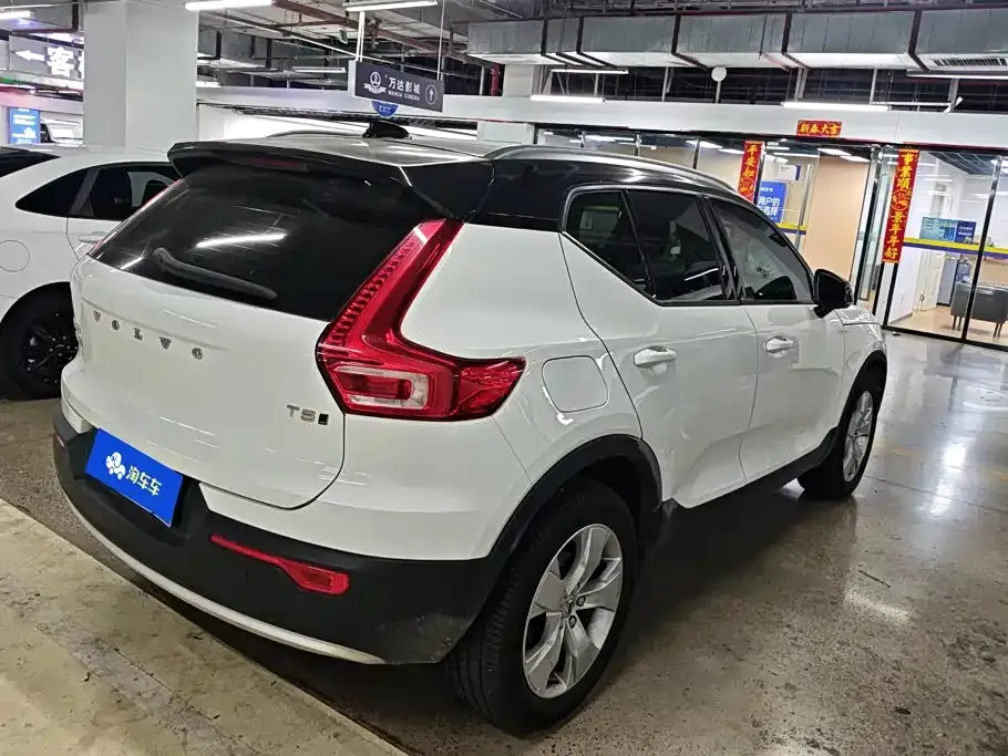 Volvo XC40 — фото 9