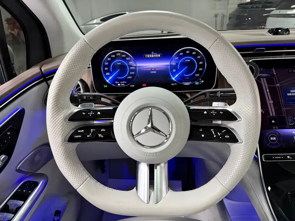 Mercedes-Benz EQE SUV — фото 4