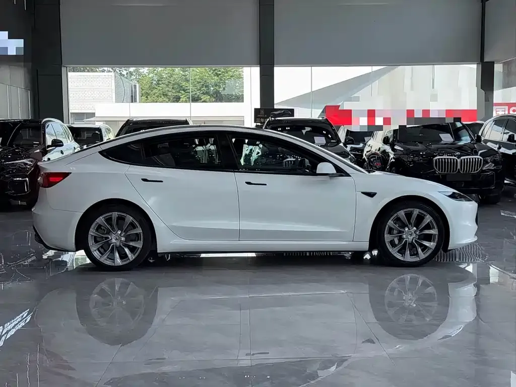 Tesla Model 3 — фото 4