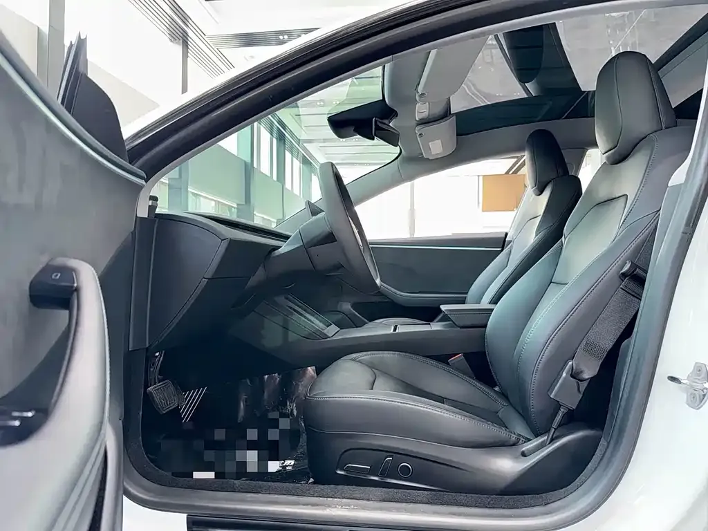 Tesla Model 3 — фото 7