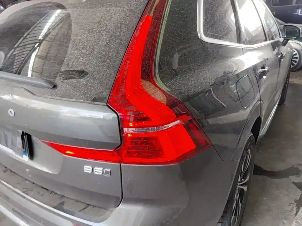 Volvo XC60 — фото 7