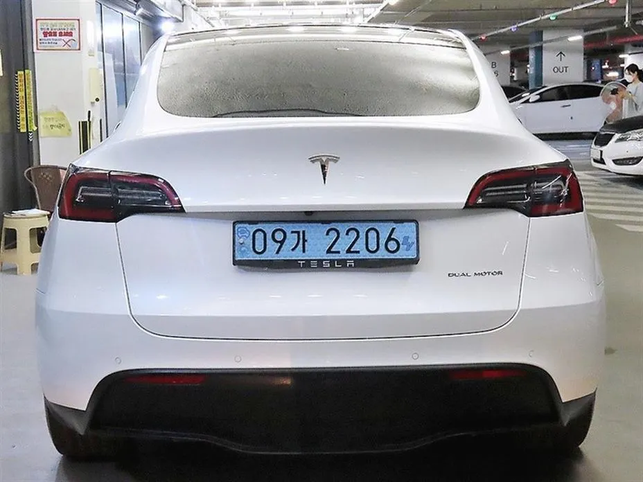 Tesla Model Y — фото 6