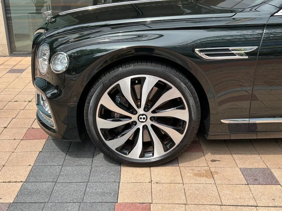 Bentley Flying Spur 2021 из KR, фото 8