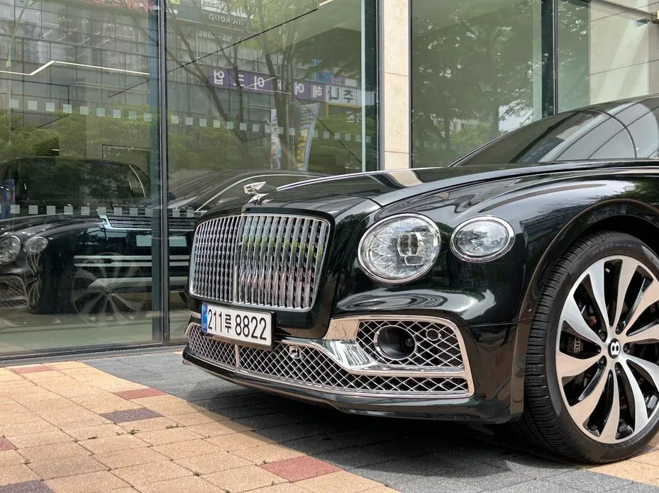 Bentley Flying Spur 2021 из KR, фото 2