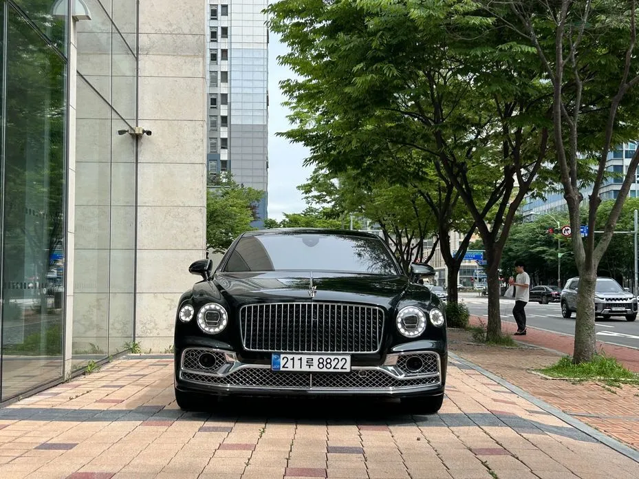 Bentley Flying Spur 2021 из KR, фото 5