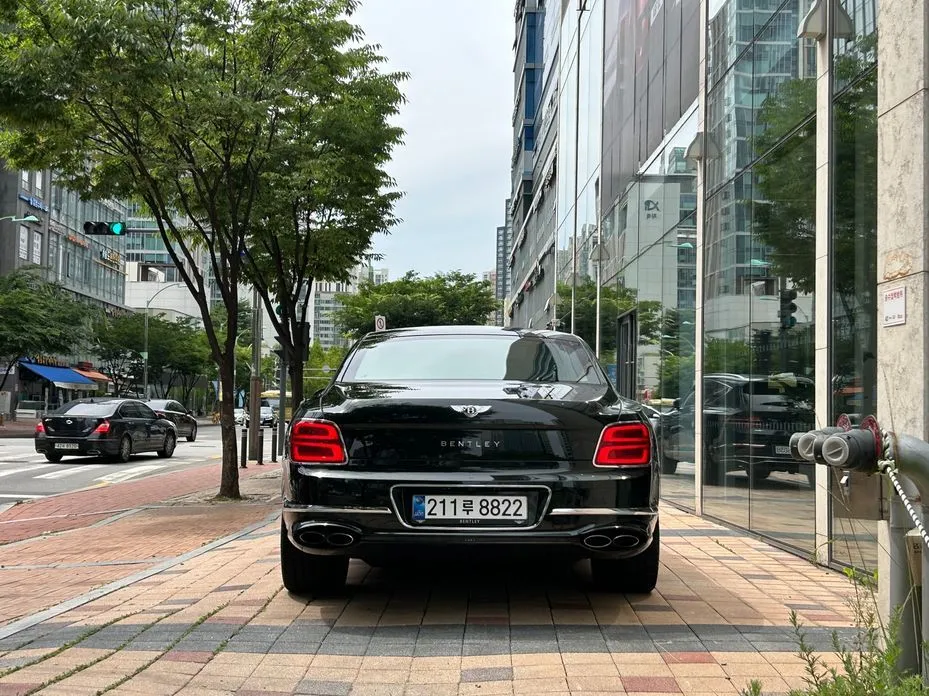 Bentley Flying Spur 2021 из KR, фото 10